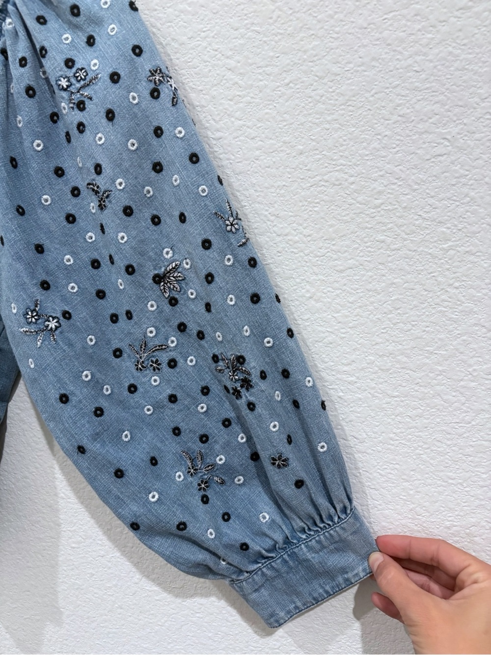 Anthropologie Pilcro Embroidered Chambray Denim Blouse XS Boho Frayed Festival - Picture 7 of 10